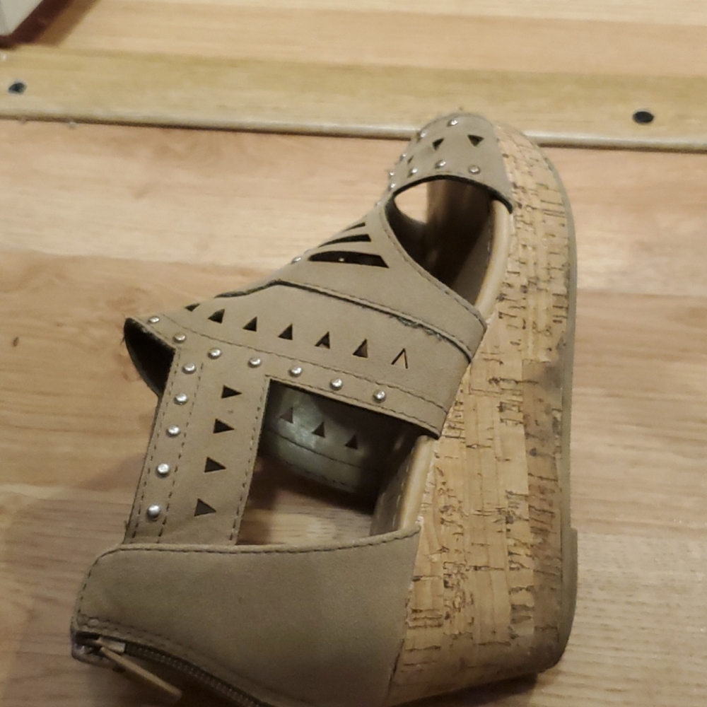 High heels - Picture 3 of 4